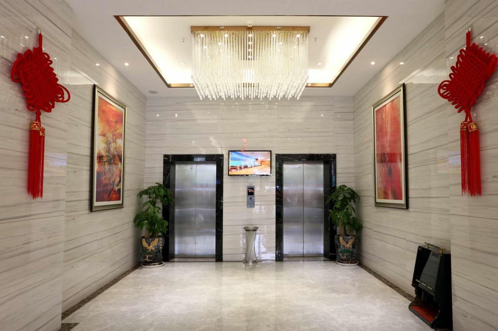 Mingyue Lake Hotel (Baise City Government Hengji Plaza) 3*