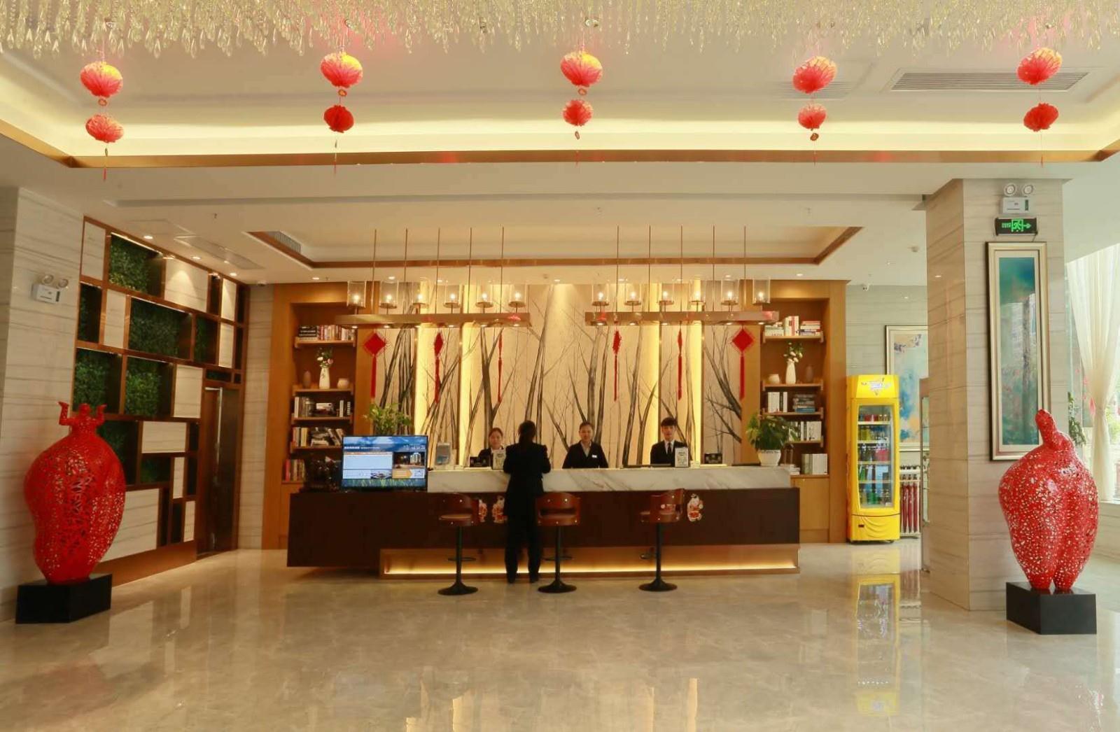 Mingyue Lake Hotel (Baise City Government Hengji Plaza) 3*