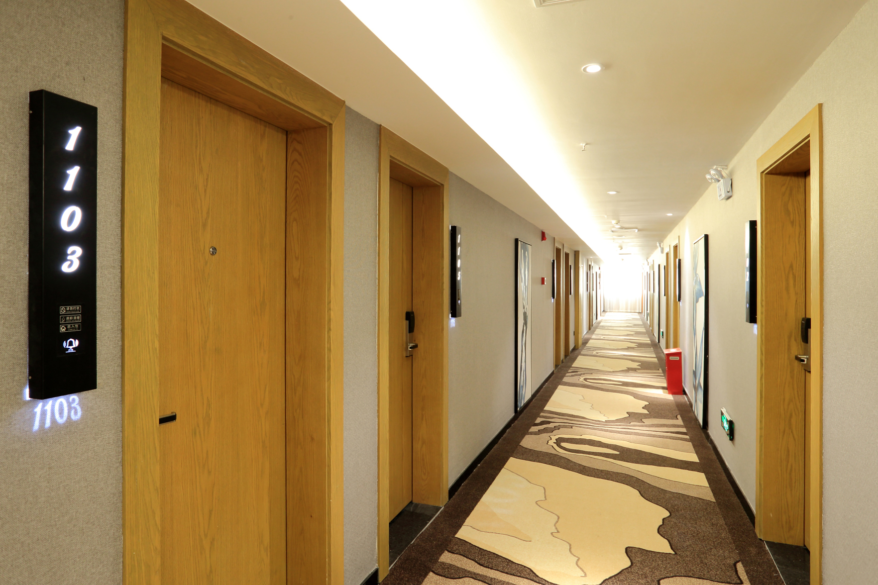 Mingyue Lake Hotel (Baise City Government Hengji Plaza) 3*