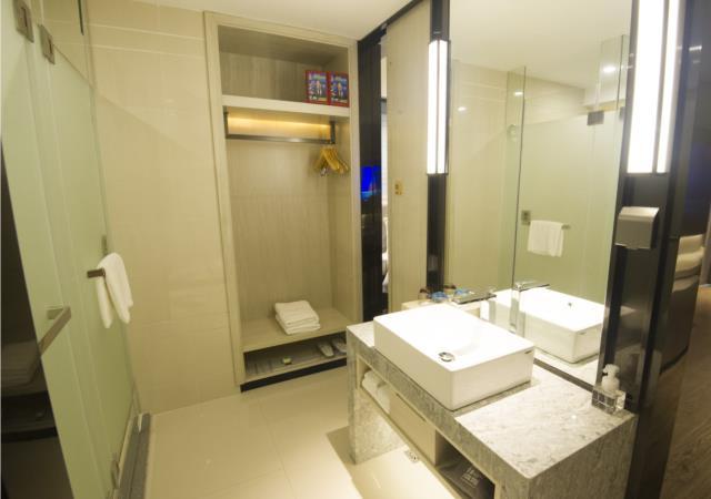 Echarm Hotel (Beihai High-Speed Railway Station International Passenger Port) 3*
