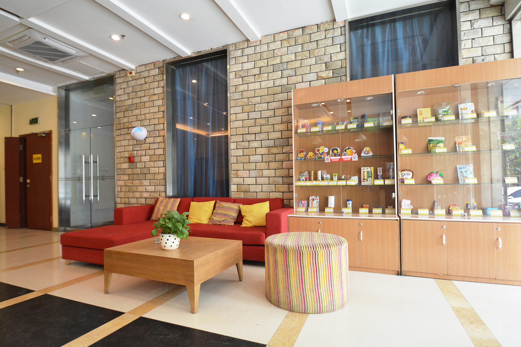 Home Inn Business Hotel (Zhengzhou 460 Hospital Bishagang Metro Station Branch) 3*