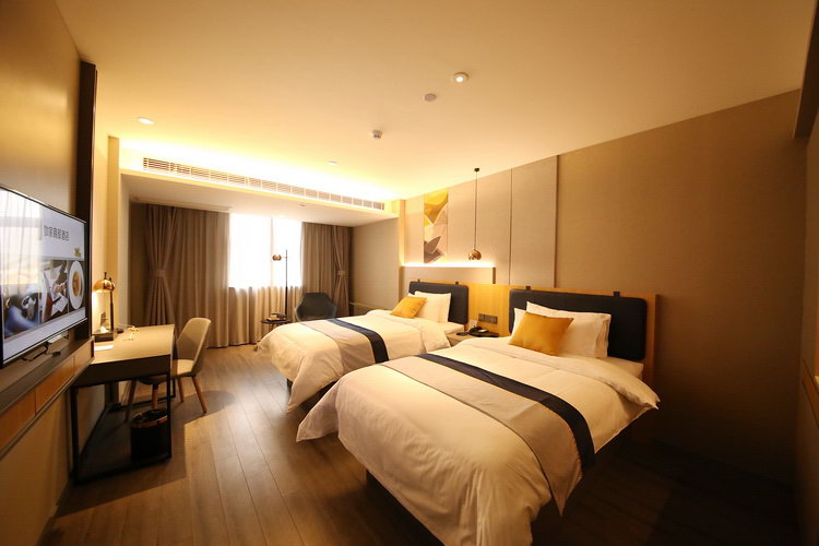 Home Inn Business Hotel (Zhengzhou 460 Hospital Bishagang Metro Station Branch) 3*