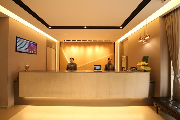 Home Inn Business Hotel (Zhengzhou 460 Hospital Bishagang Metro Station Branch) 3*