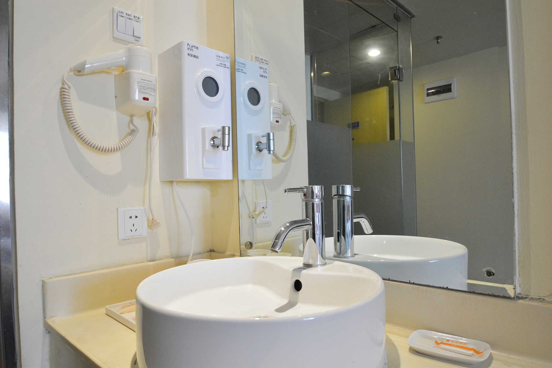 Home Inn Business Hotel (Zhengzhou 460 Hospital Bishagang Metro Station Branch) 3*