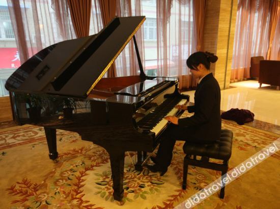 Vienna Hotel (Jishou Railway Station) 2*