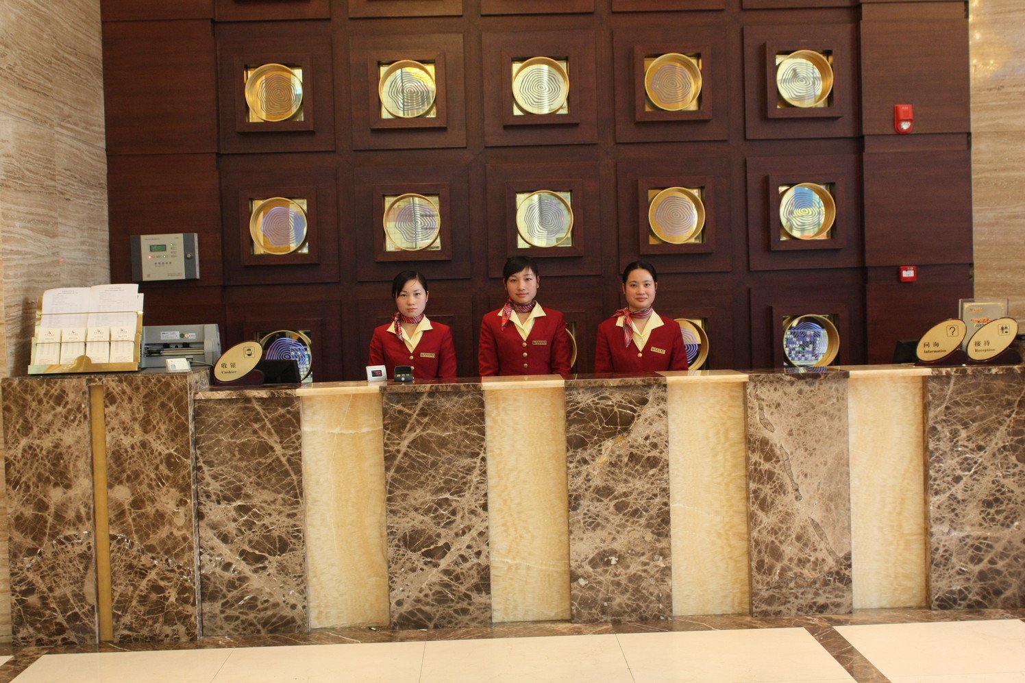 Vienna Hotel (Jishou Railway Station) 2*