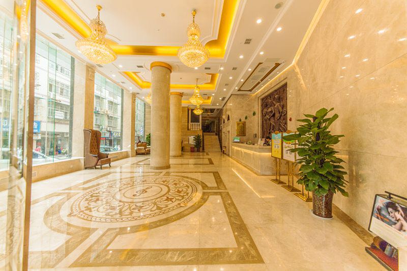 Vienna Hotel (Jishou Railway Station) 2*