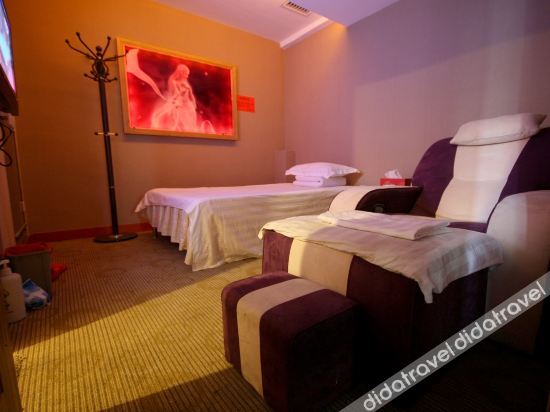 Vienna Hotel (Jishou Railway Station) 2*