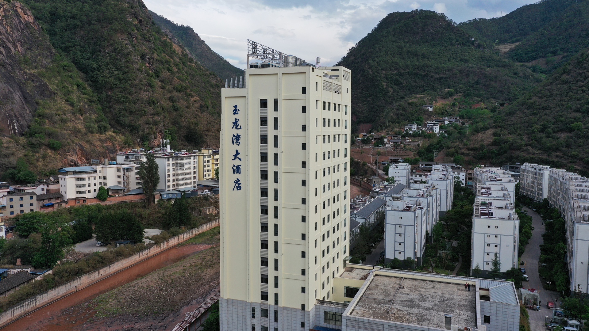 Yulongwan Hotel 3*