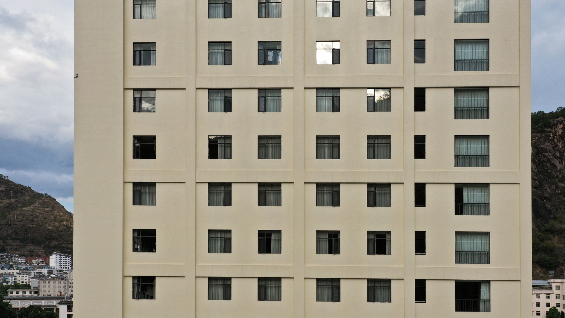 Yulongwan Hotel 3*