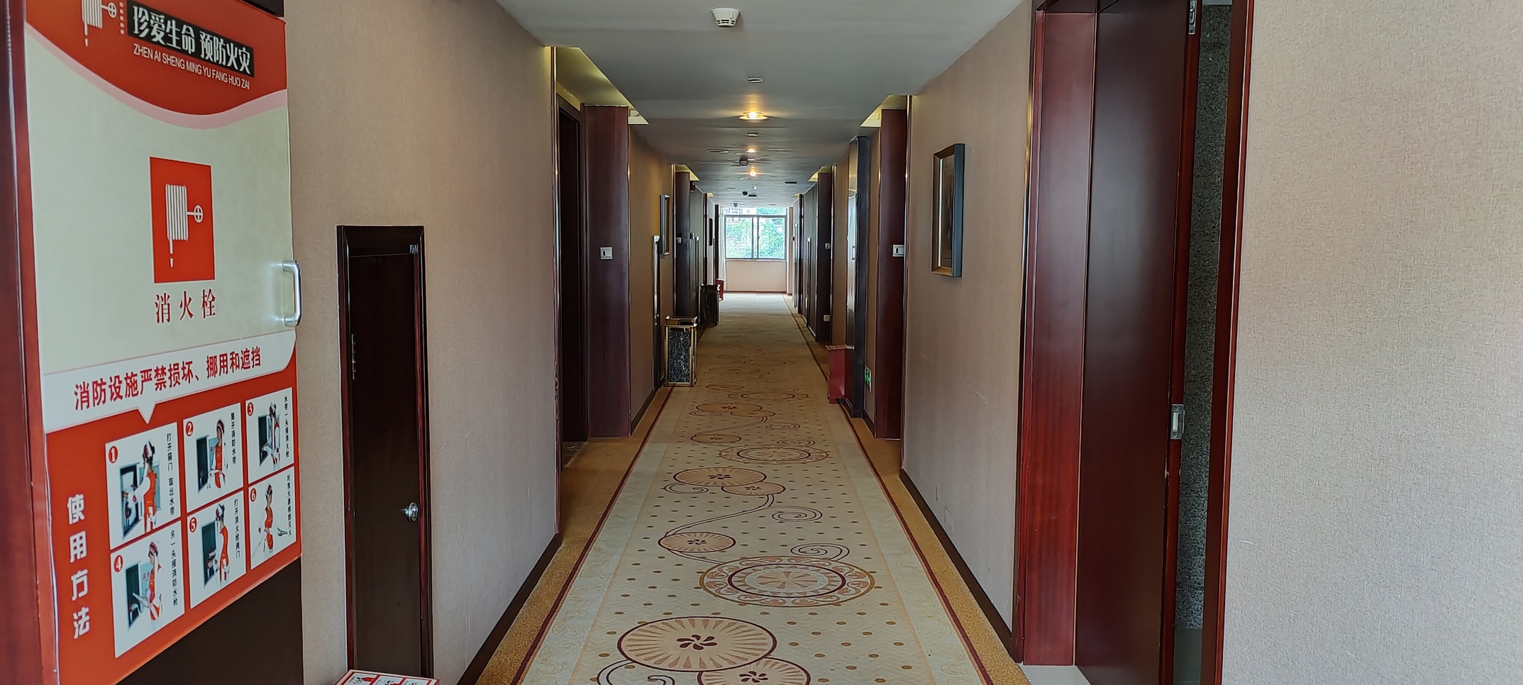 Yulongwan Hotel 3*