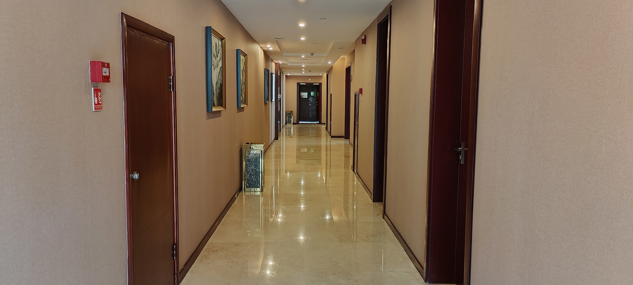 Yulongwan Hotel 3*