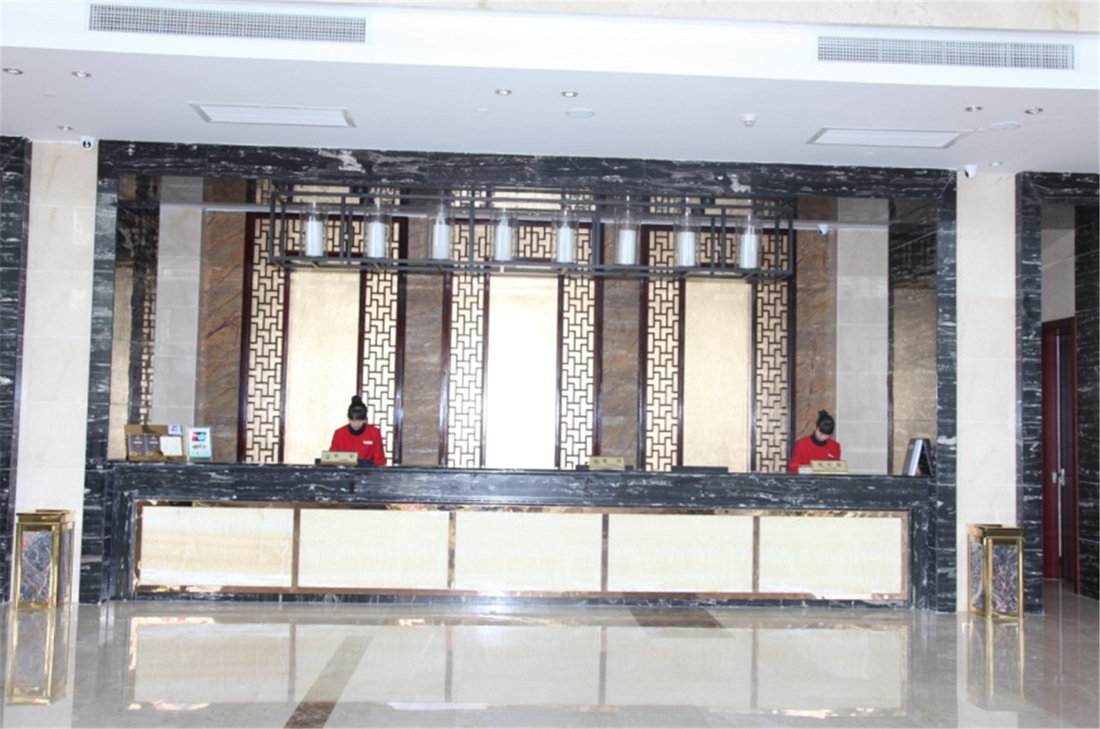 Yulongwan Hotel 3*