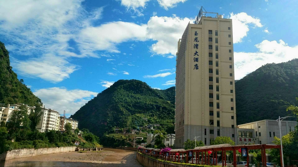 Yulongwan Hotel 3*