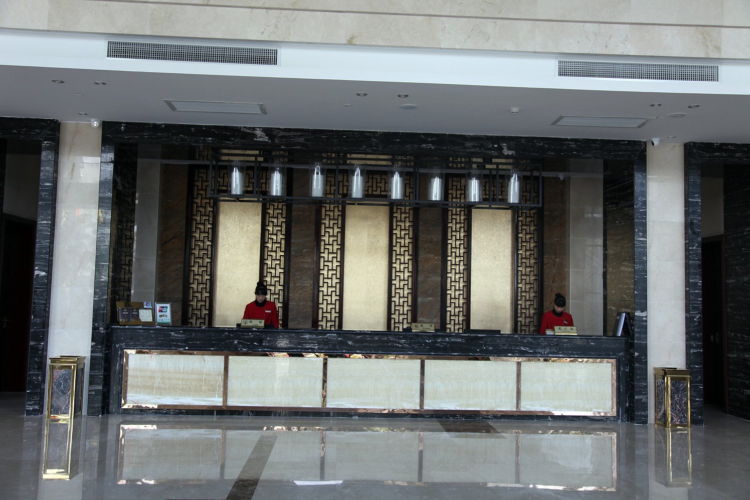 Yulongwan Hotel 3*