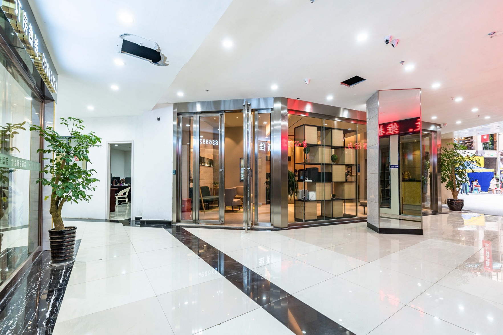 Homeinn Selected Hotel (Guiyang Huaxi Park Guizhou University) 3*
