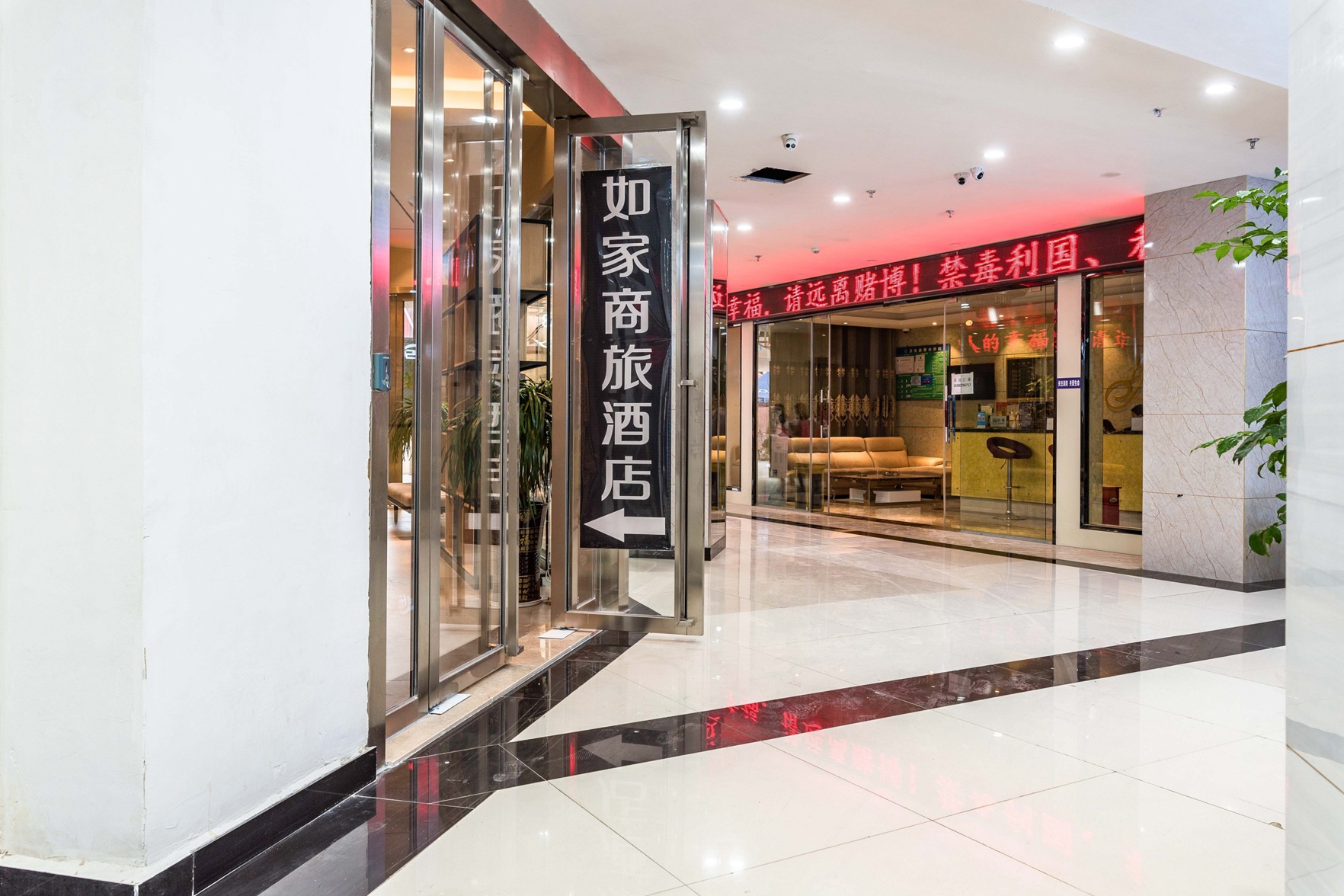 Homeinn Selected Hotel (Guiyang Huaxi Park Guizhou University) 3*