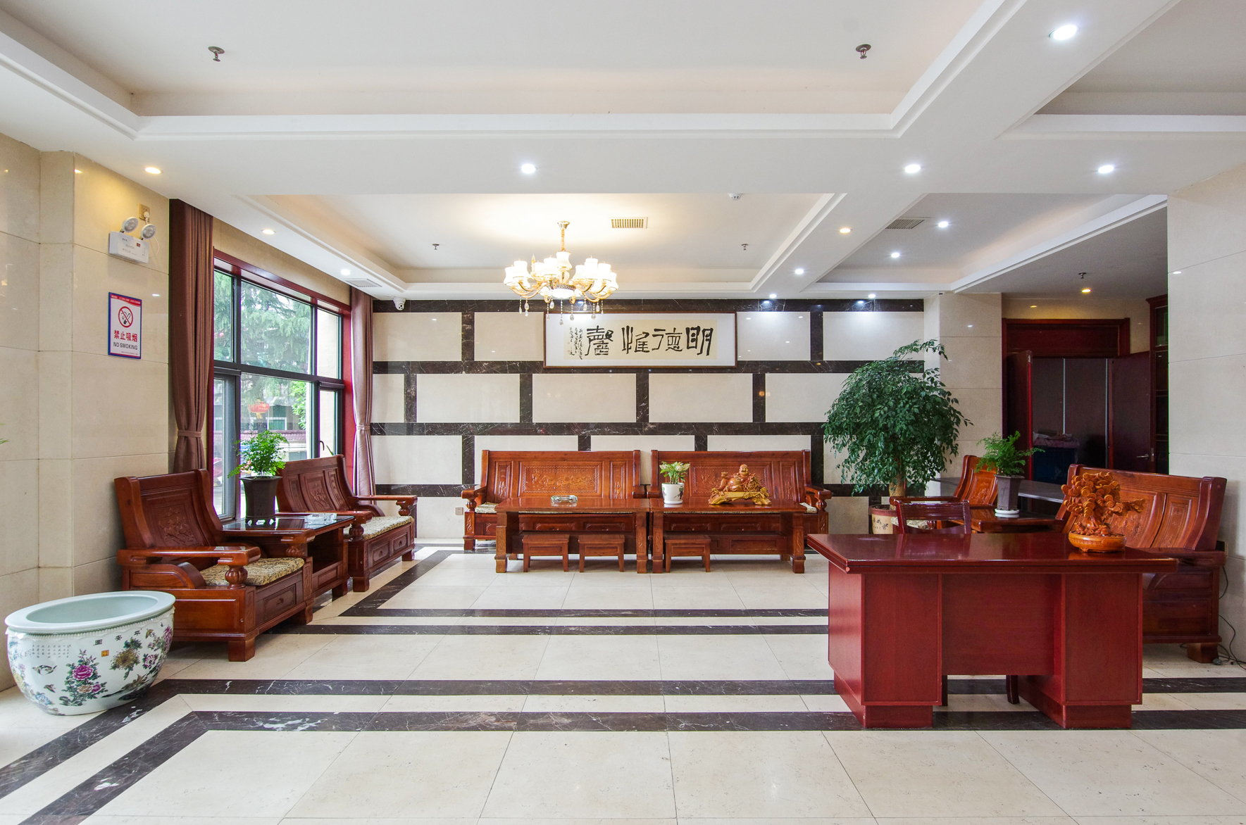 Xinhua Hotel 3*