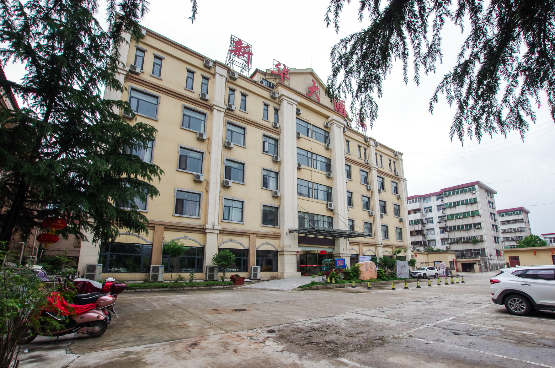 Xinhua Hotel 3*
