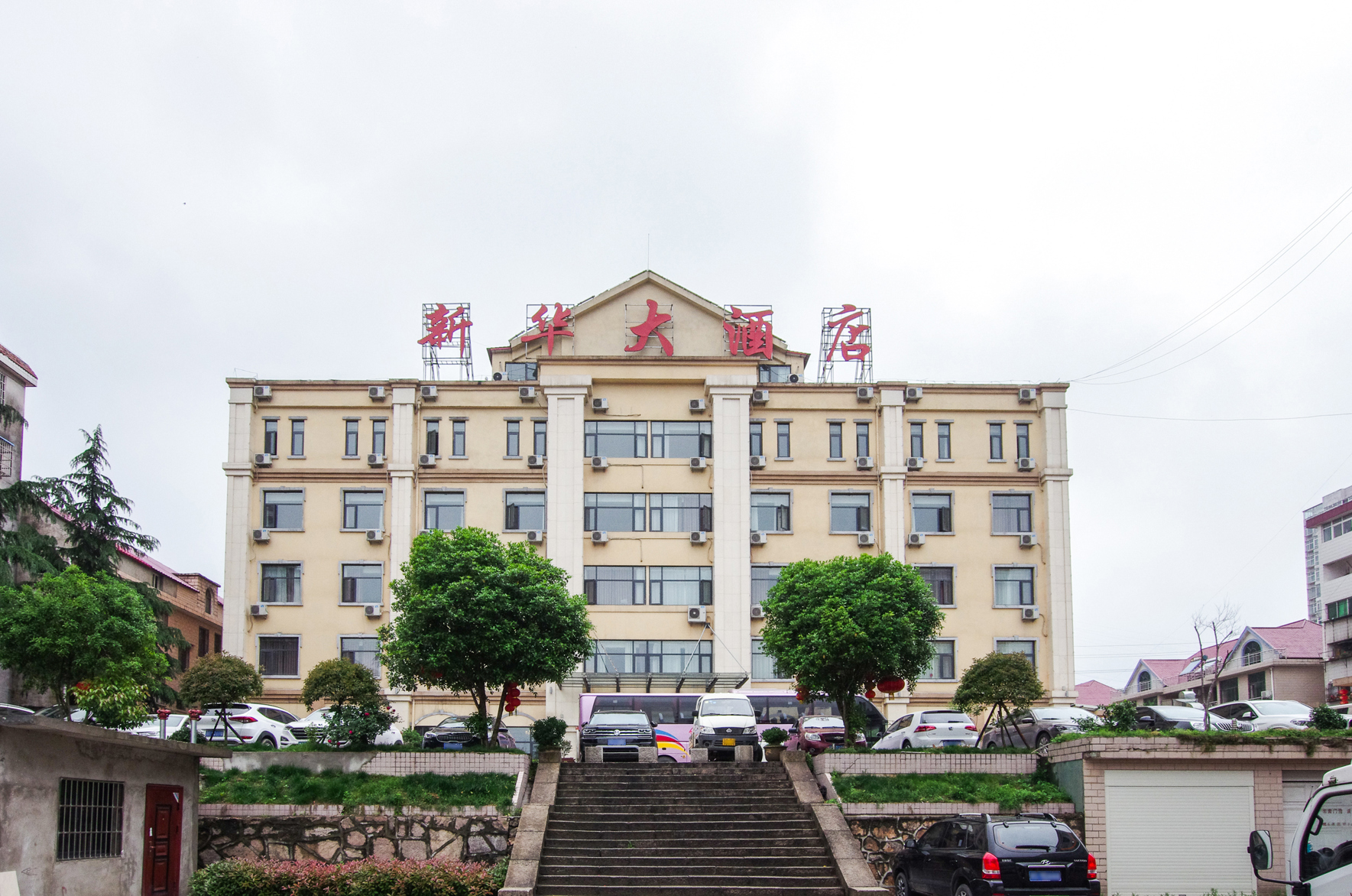 Xinhua Hotel 3*