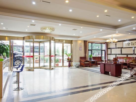 Xinhua Hotel 3*