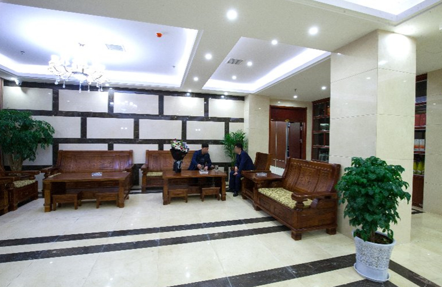 Xinhua Hotel 3*