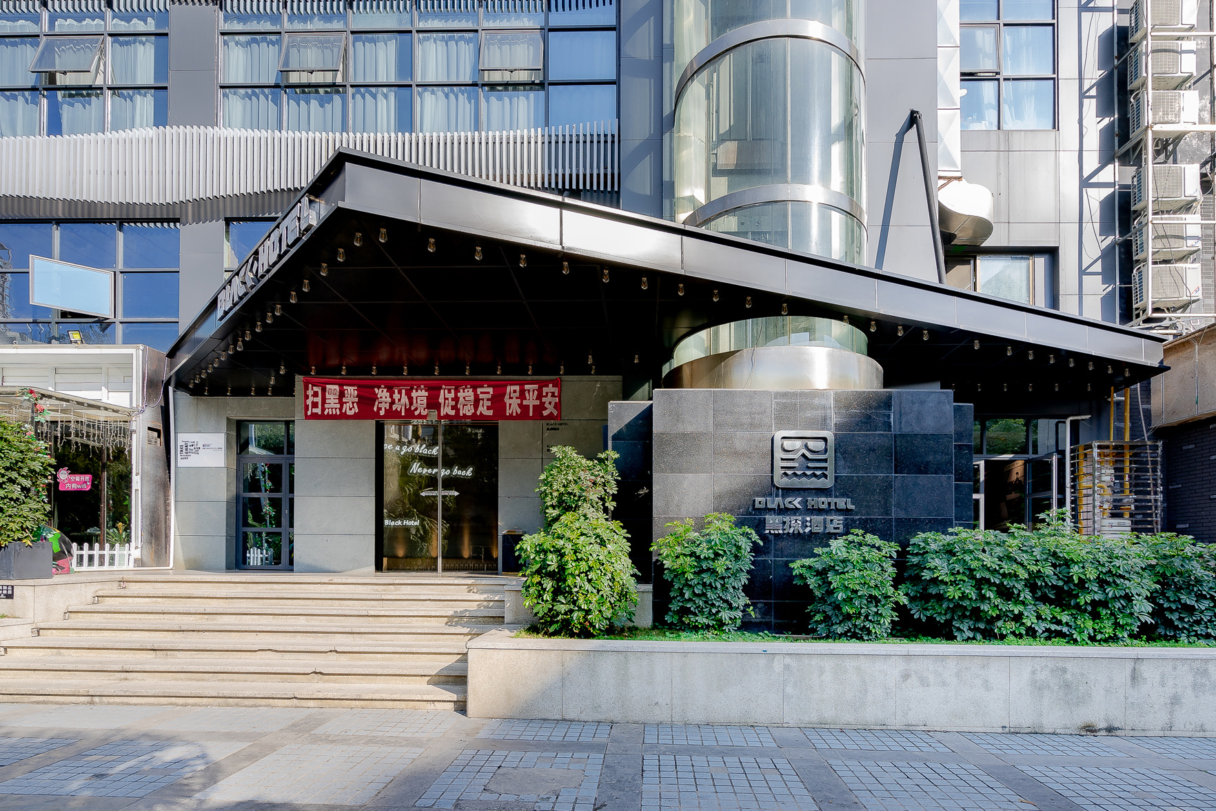 Black Hotel 3*