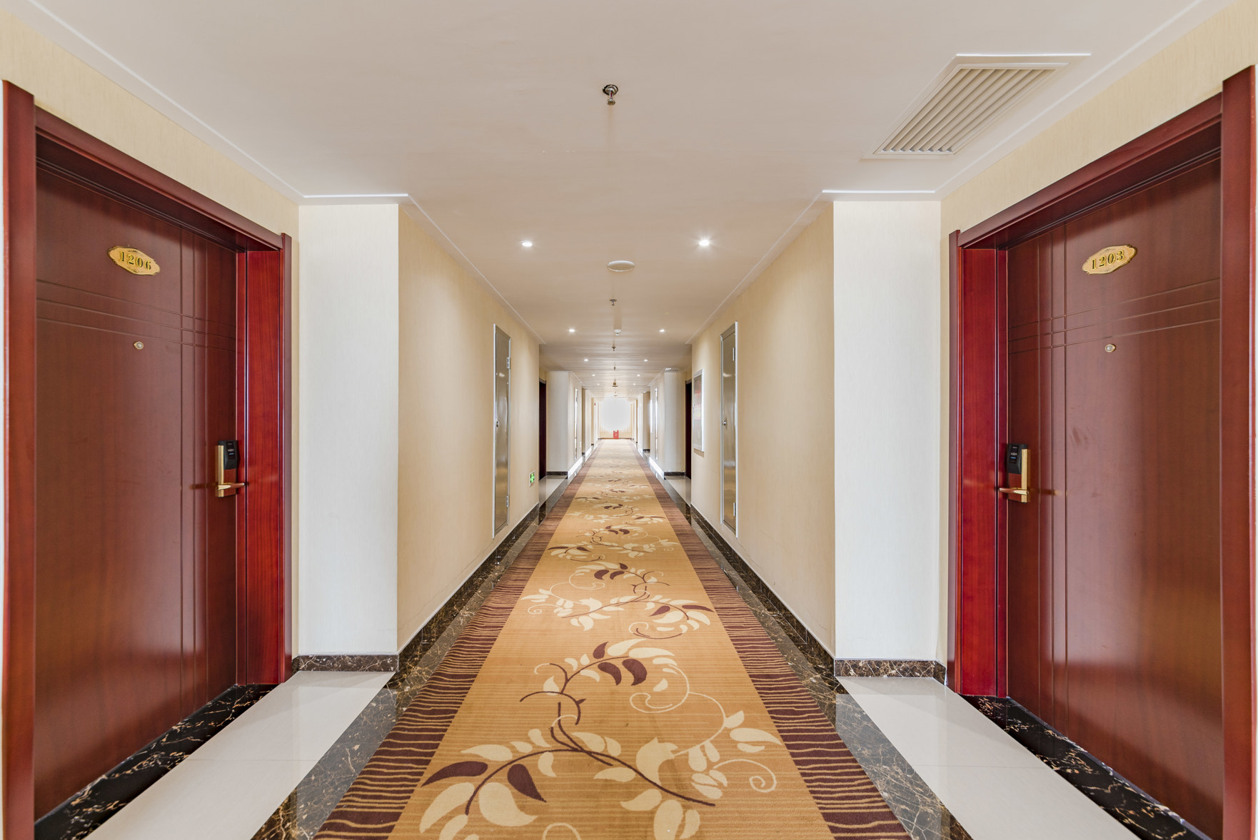 Junchang Hotel 3*