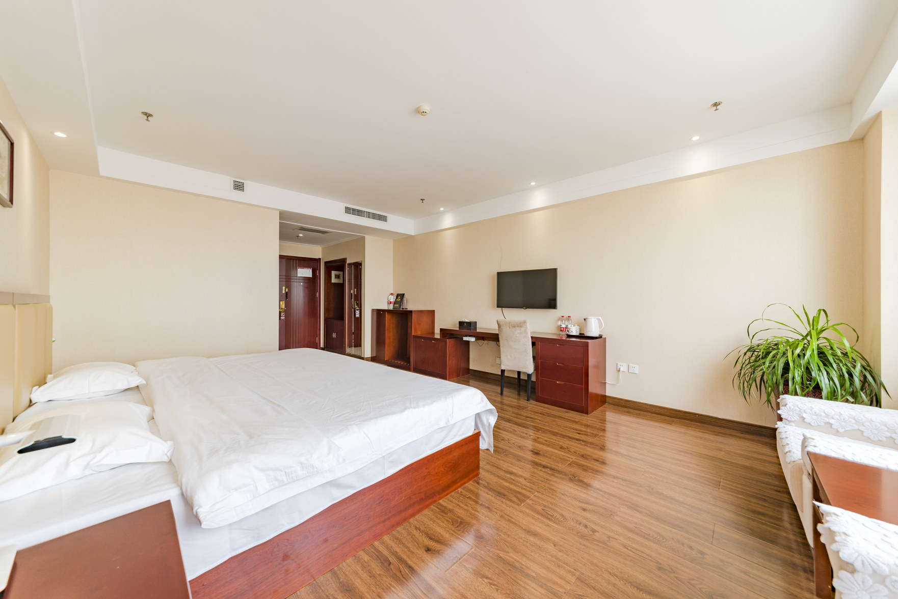 Junchang Hotel 3*