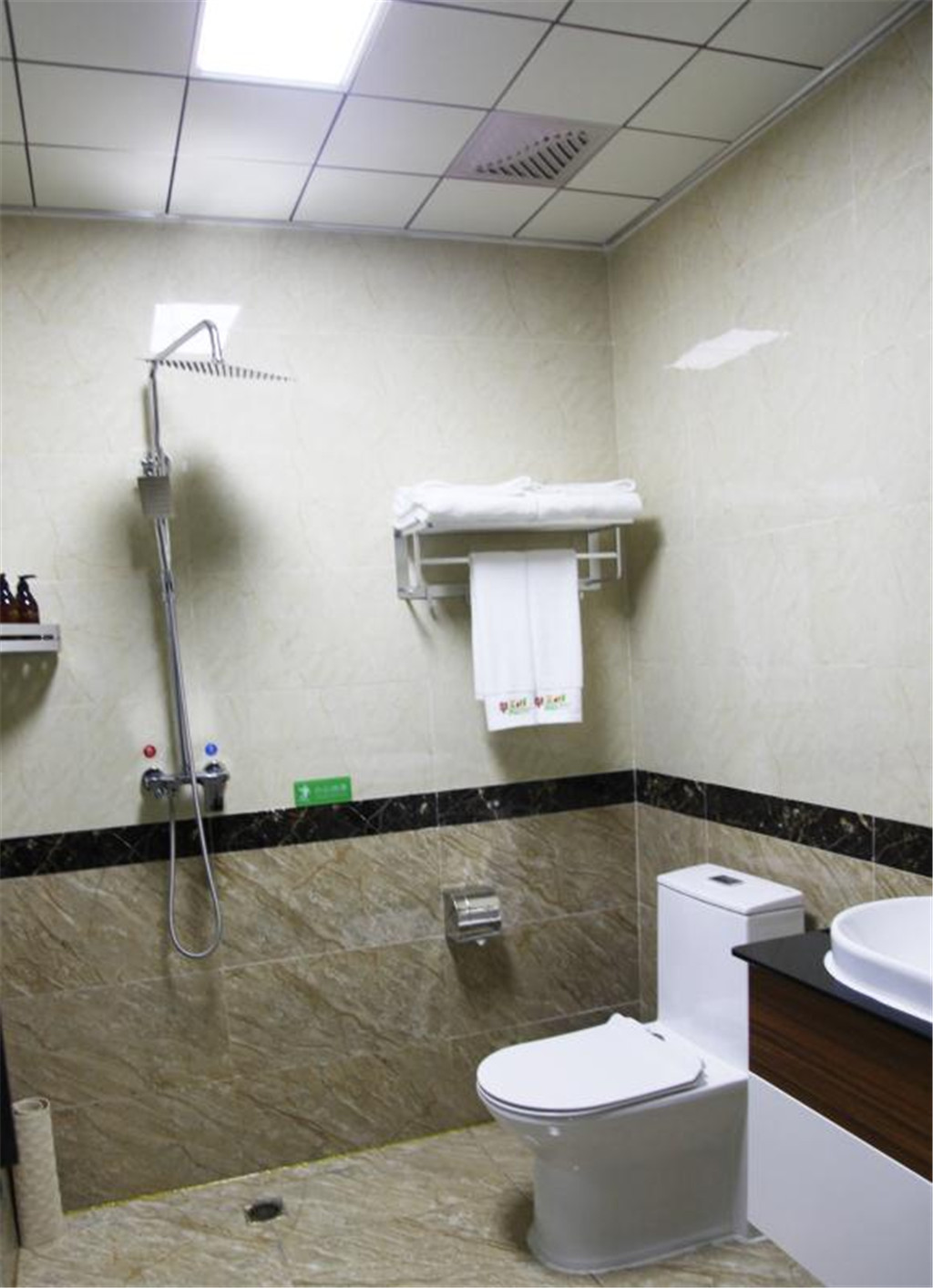 AiDePinYue Hotel (ZhangzhouXinzheng International Airport) 3*