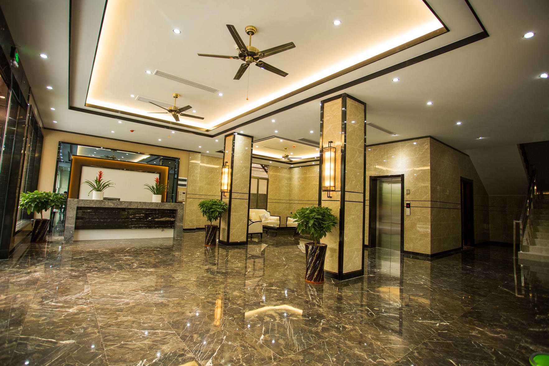 Lanyuan Business Hotel 2*