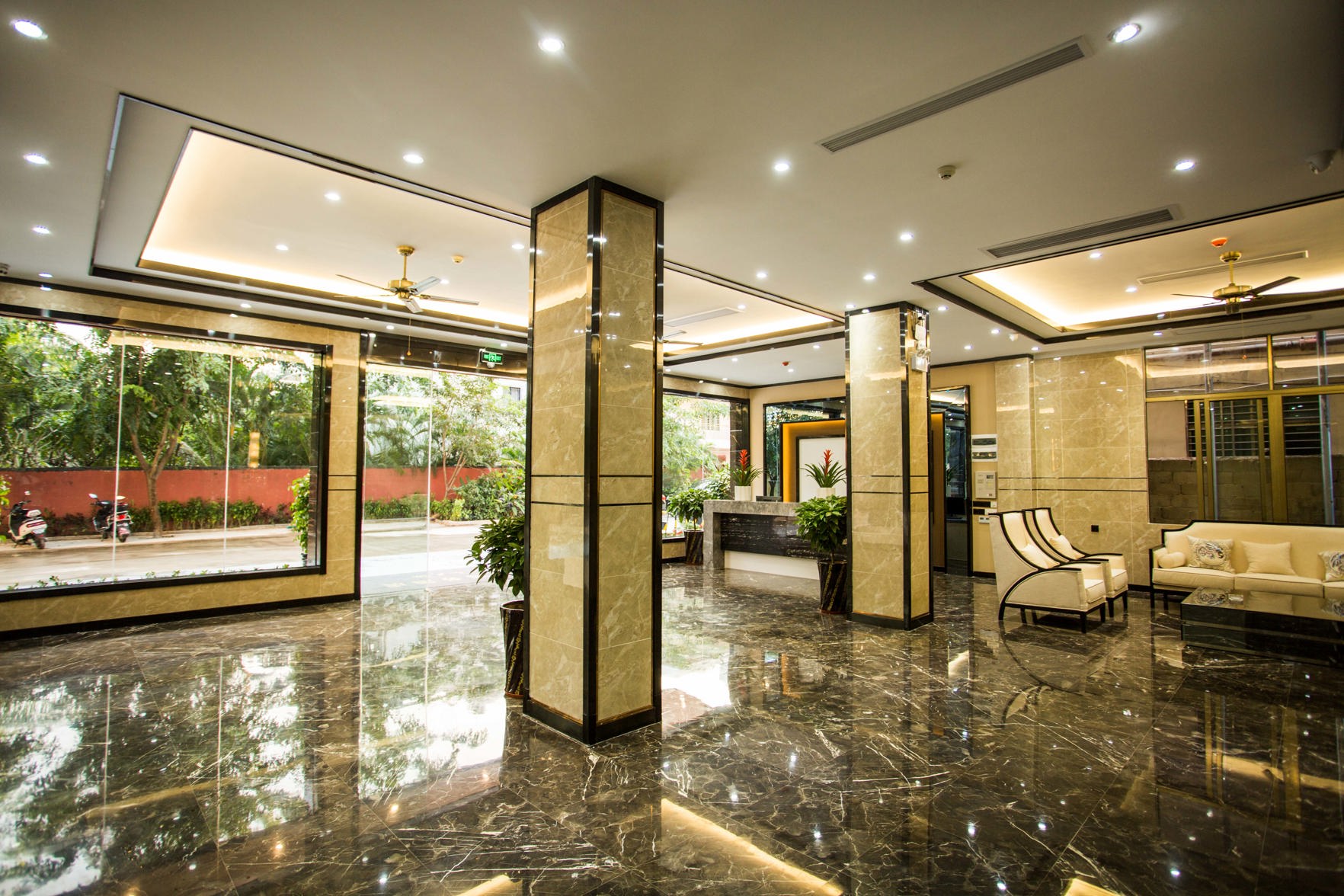 Lanyuan Business Hotel 2*