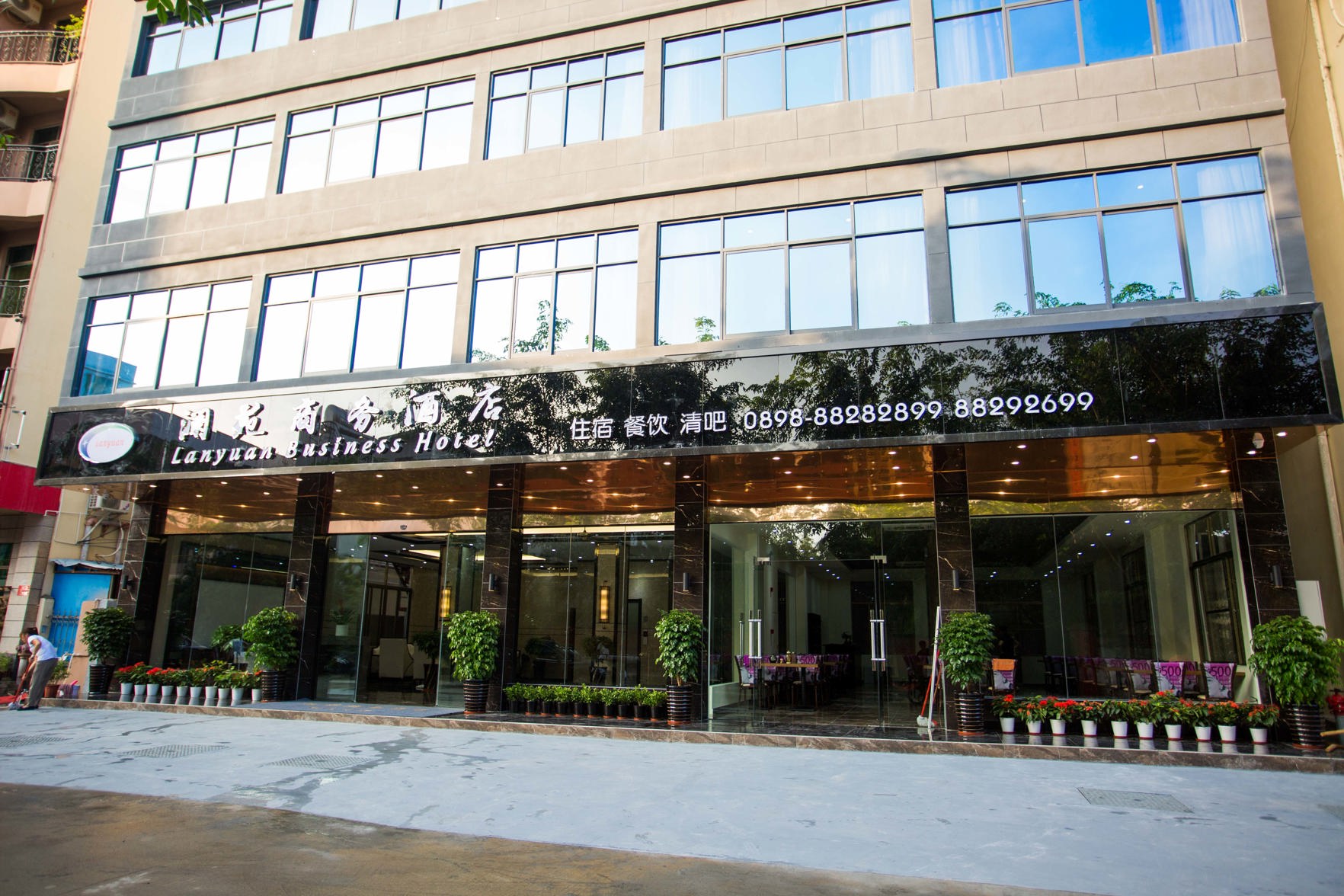 Lanyuan Business Hotel 2*