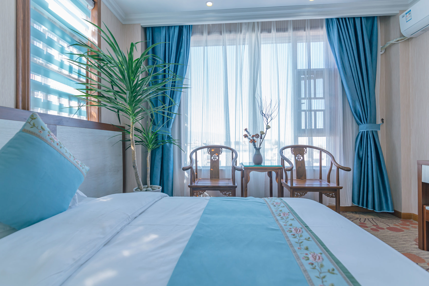 Dian Cang Man Tuo Manor Hotel 2*
