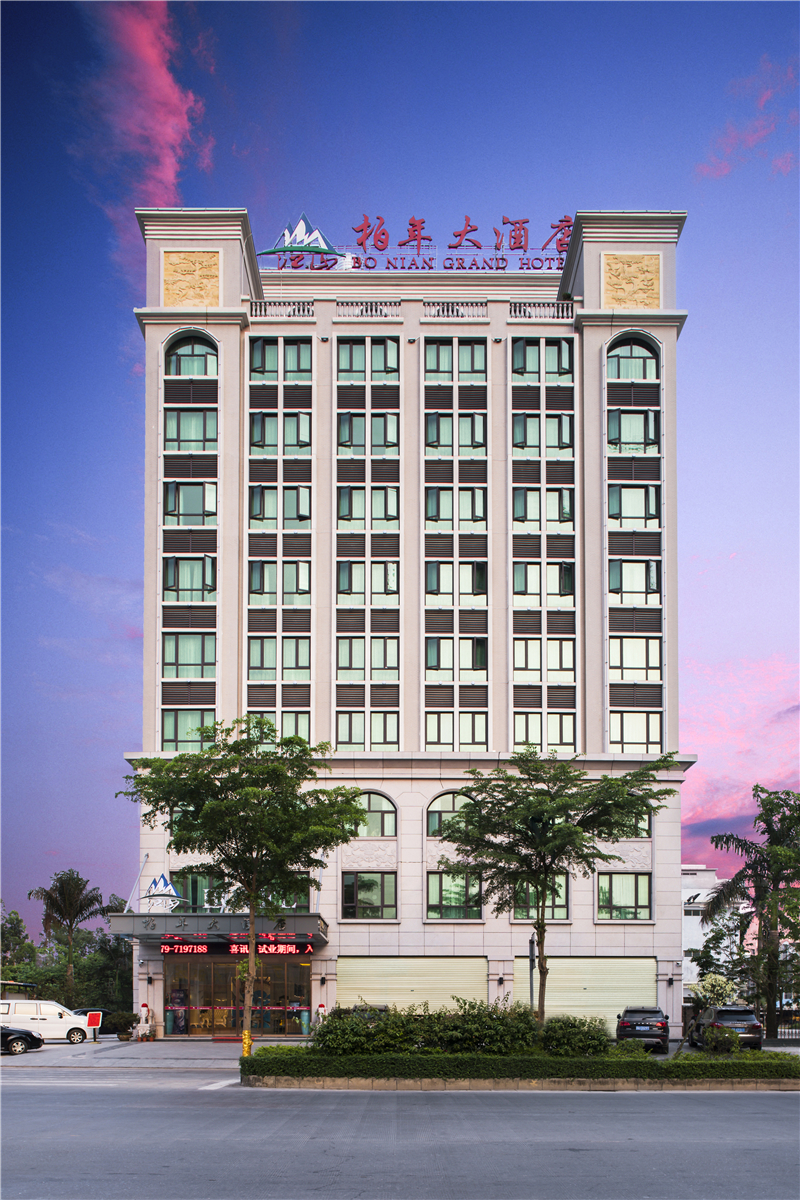 Bainian Hotel 2*