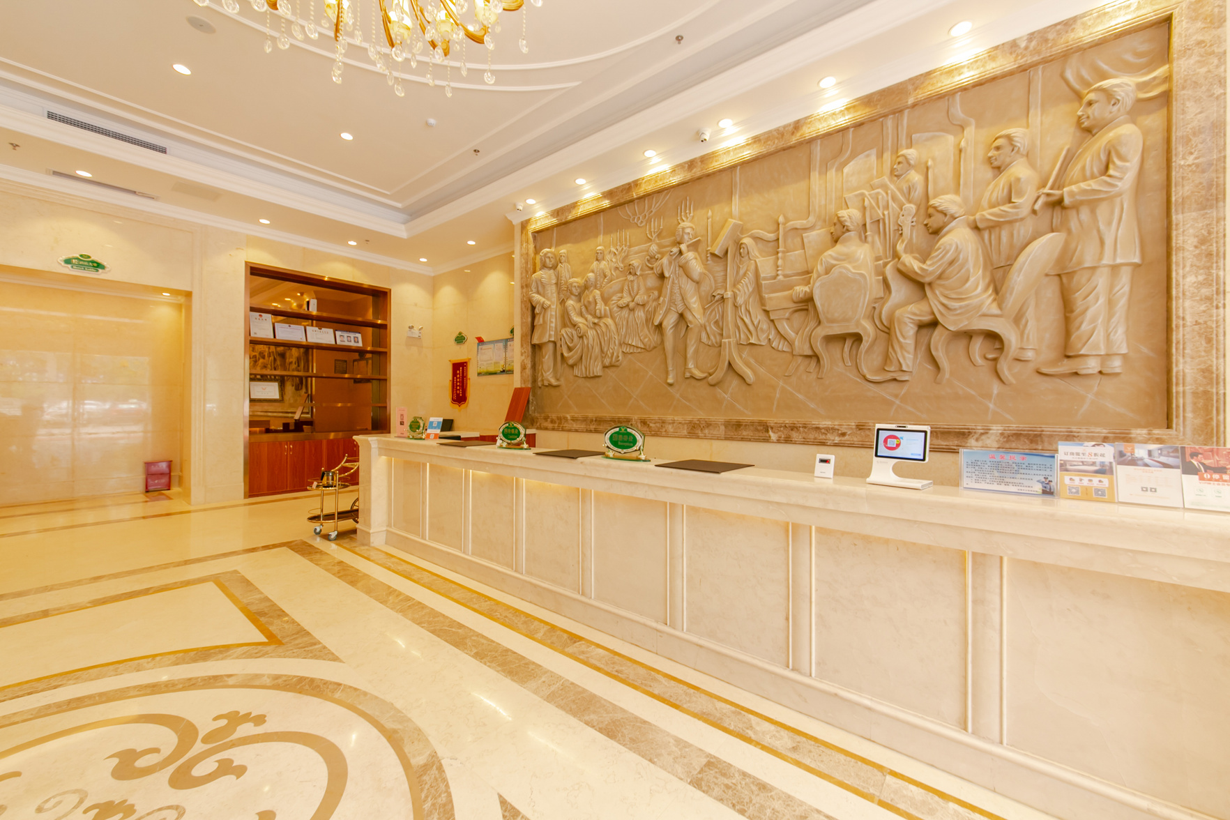Vienna Hotel (Qionghai Wanquan River Yinhai Road Branch) 3*