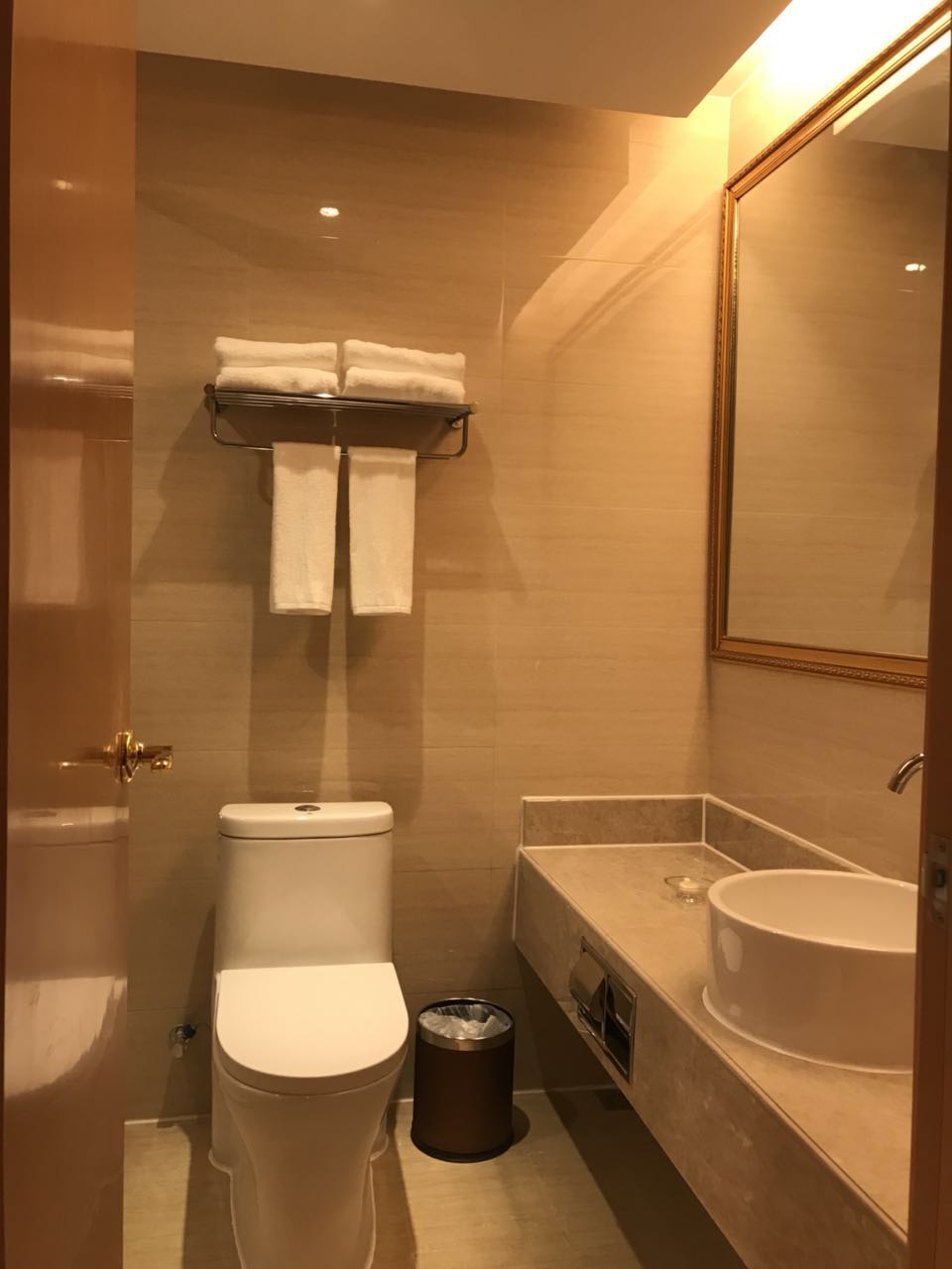 Vienna Hotel (Qionghai Wanquan River Yinhai Road Branch) 3*