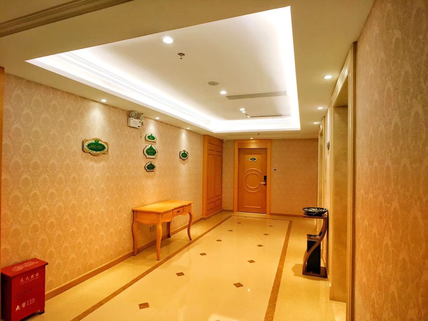 Vienna Hotel (Qionghai Wanquan River Yinhai Road Branch) 3*