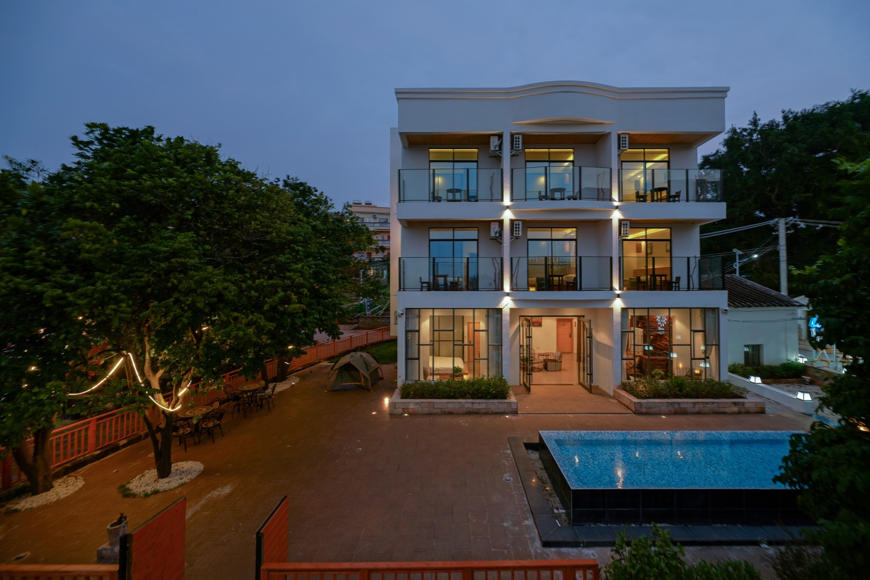 Floral Hotel · Beihai Weizhouli Hotel 2*