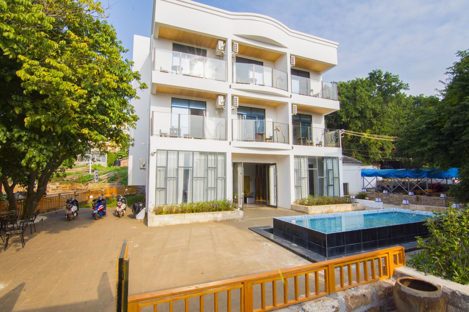 Floral Hotel · Beihai Weizhouli Hotel 2*