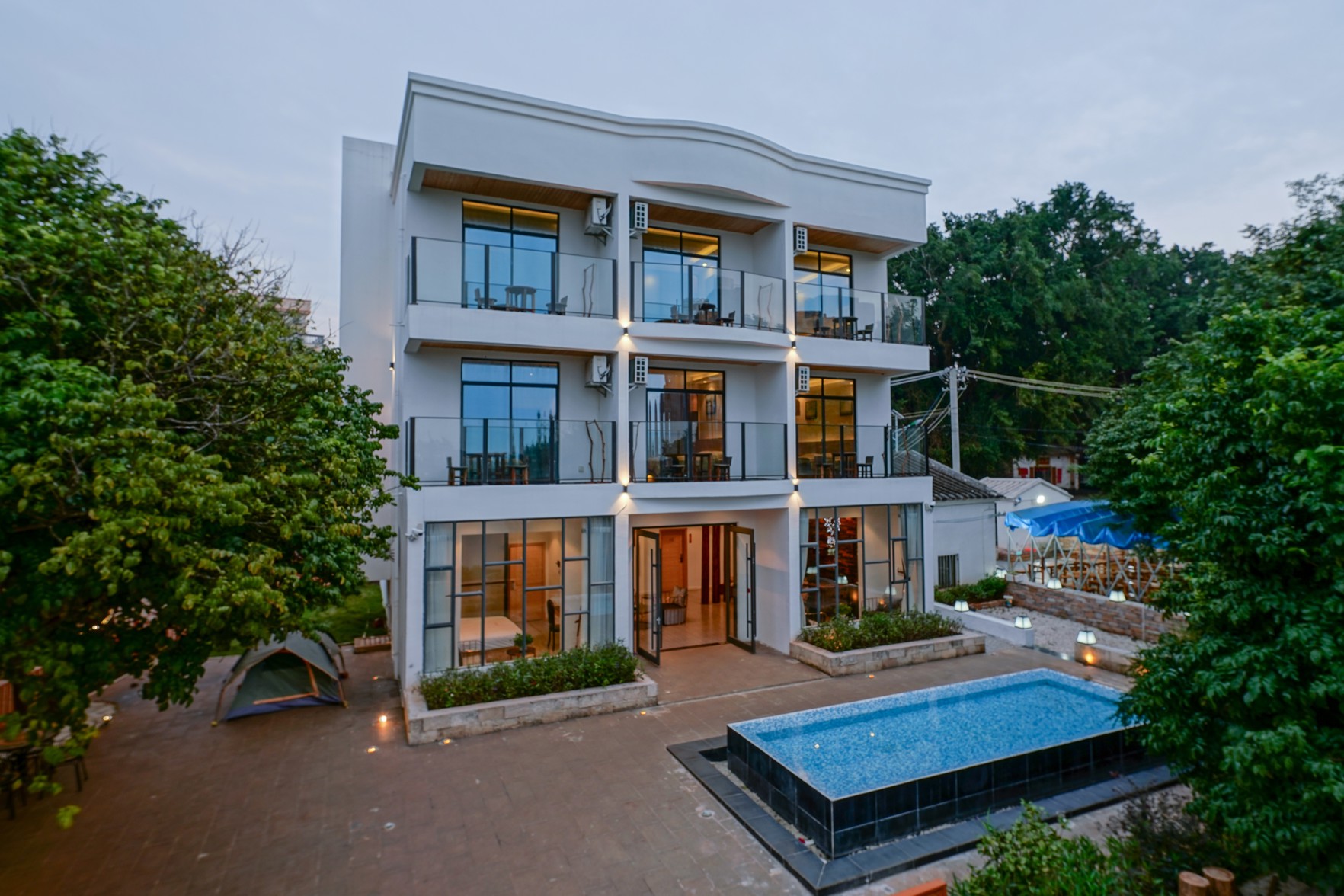 Floral Hotel · Beihai Weizhouli Hotel 2*