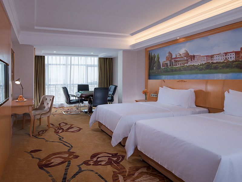 Vienna Hotel (Beihai High-Speed Railway Station Branch) 3*