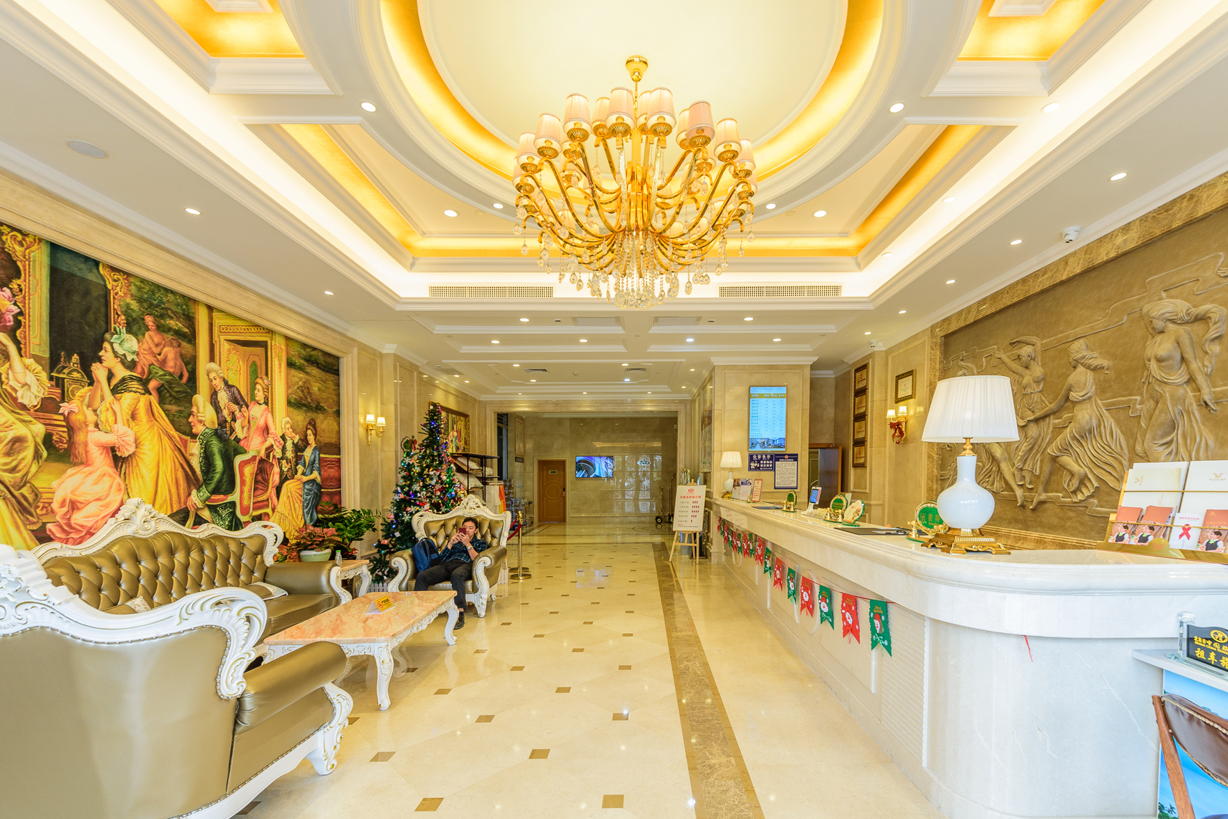 Vienna Hotel (Beihai High-Speed Railway Station Branch) 3*