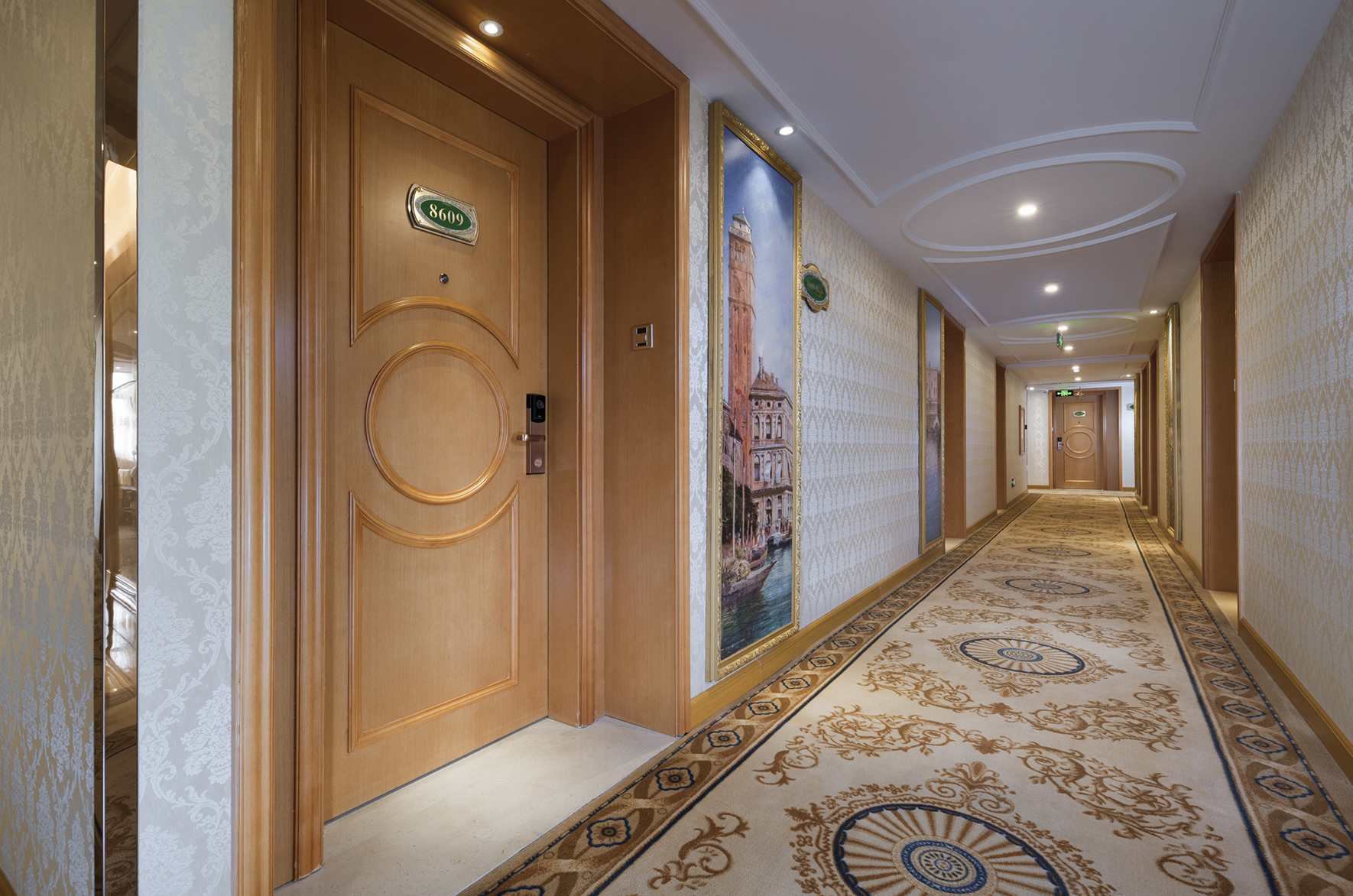 Vienna International Hotel (Shenzhen Longhua Qiankeng Metro Station) 3*