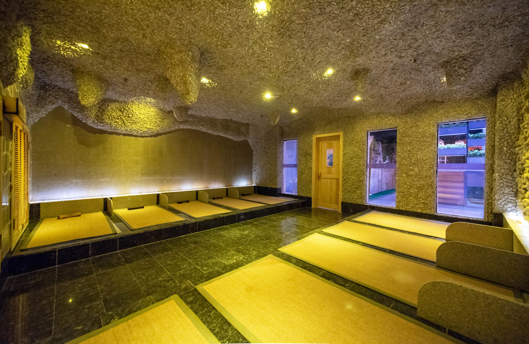 Jichun Hotspring Resort & Spa 3*