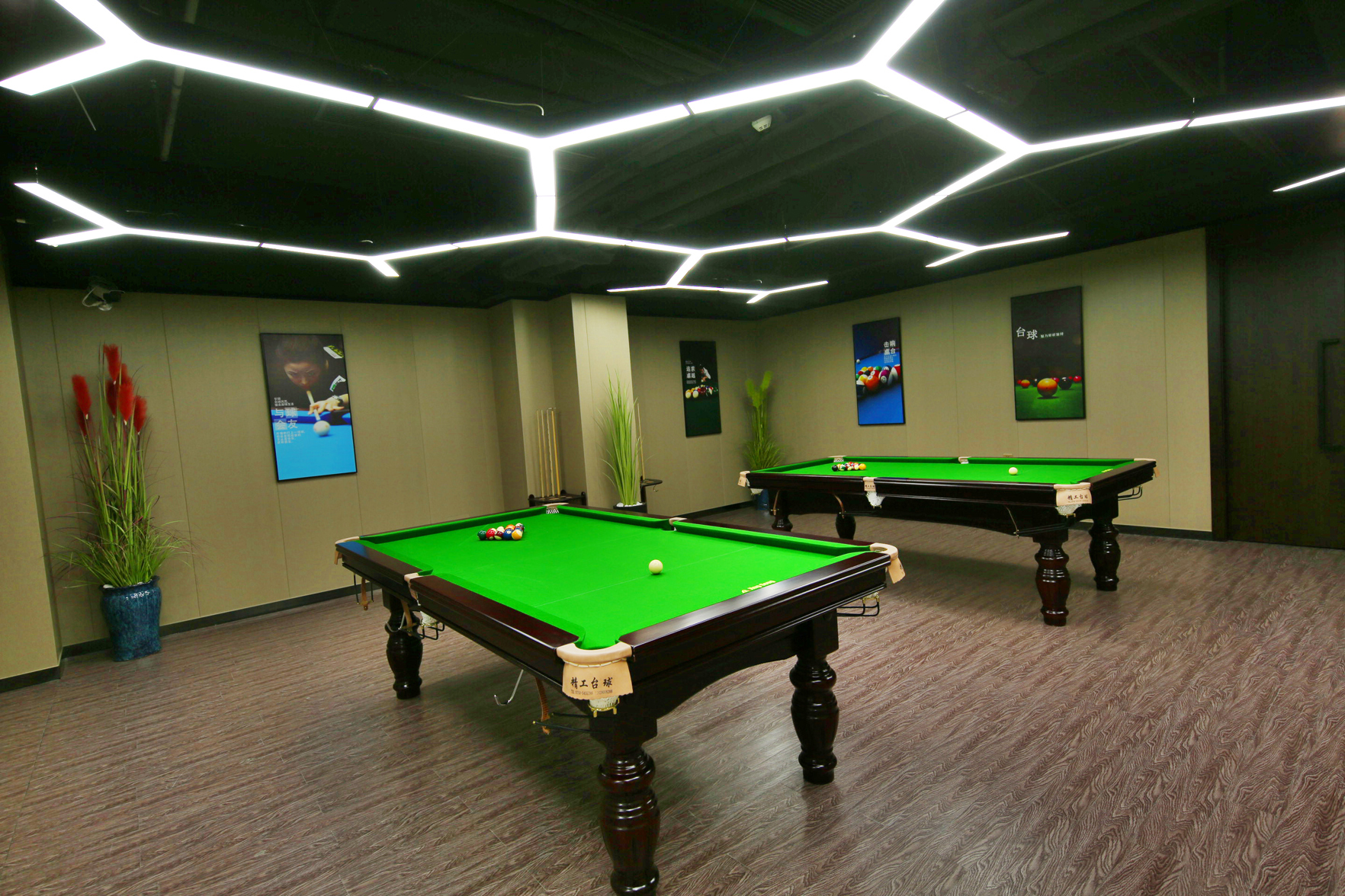 BaiLiQuanZhiJiuDian Hotel (Heshan Plaza) 3*