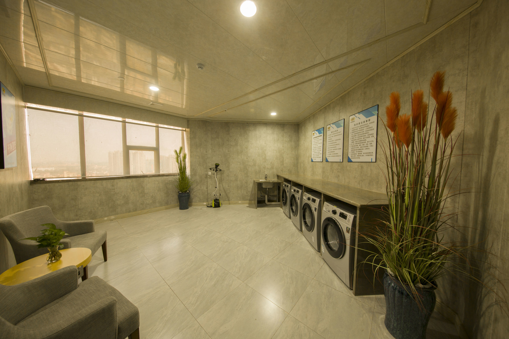 BaiLiQuanZhiJiuDian Hotel (Heshan Plaza) 3*