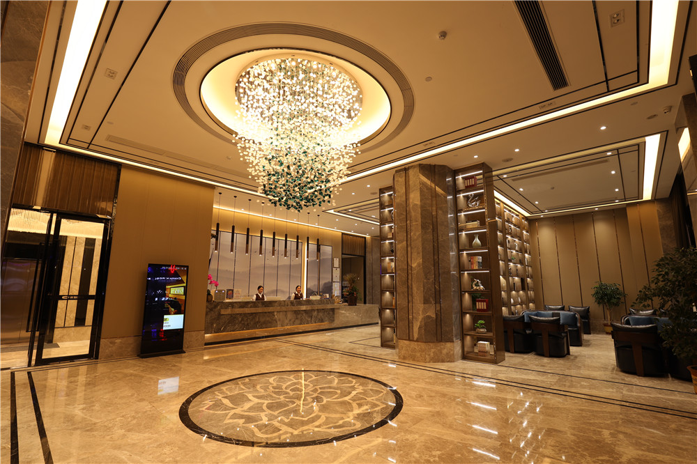 BaiLiQuanZhiJiuDian Hotel (Heshan Plaza) 3*