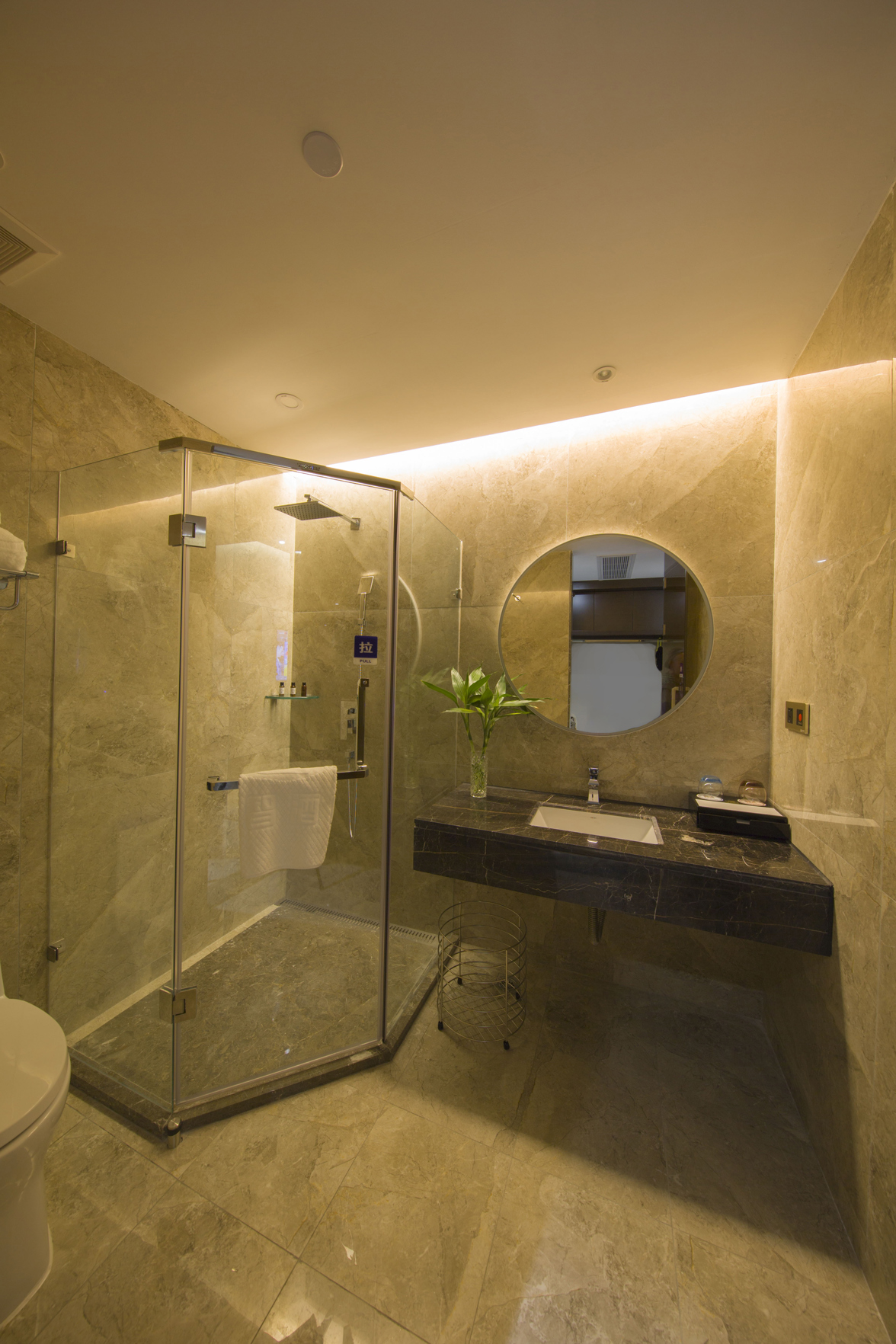 BaiLiQuanZhiJiuDian Hotel (Heshan Plaza) 3*