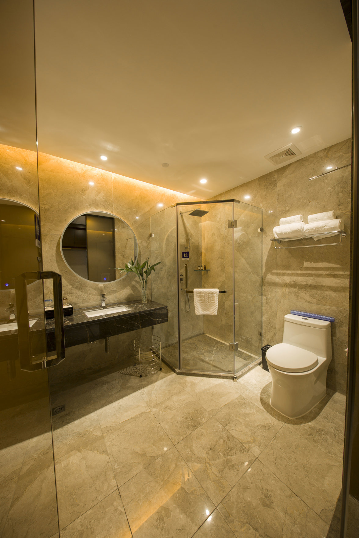 BaiLiQuanZhiJiuDian Hotel (Heshan Plaza) 3*